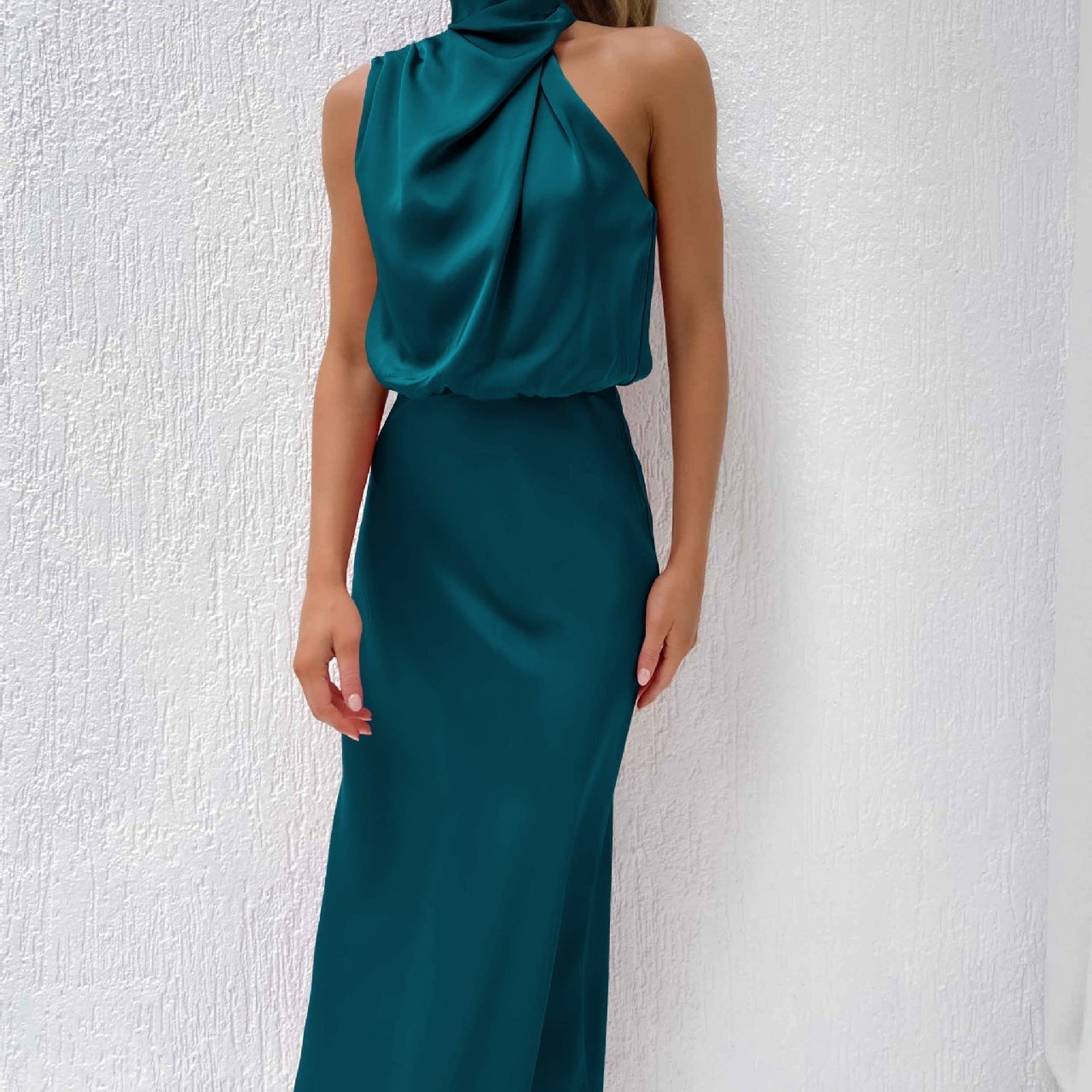 Emanuela – Rochie Lungă Elegantă cu Croială Clasică