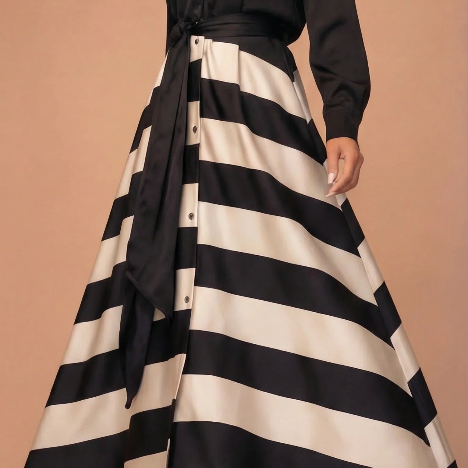 Mălina – Rochie Elegantă cu Imprimeu Orizontal în Dungi