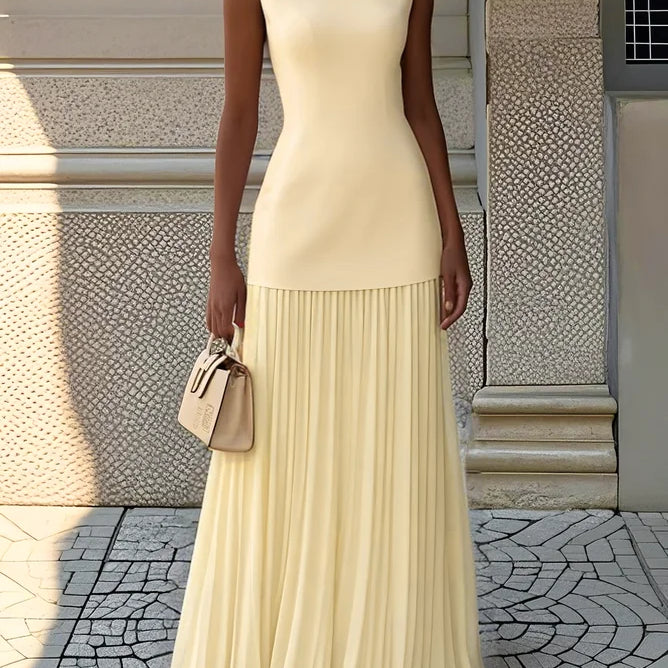 Lucia – Rochie Lungă Plisată cu Decolteu Barcă