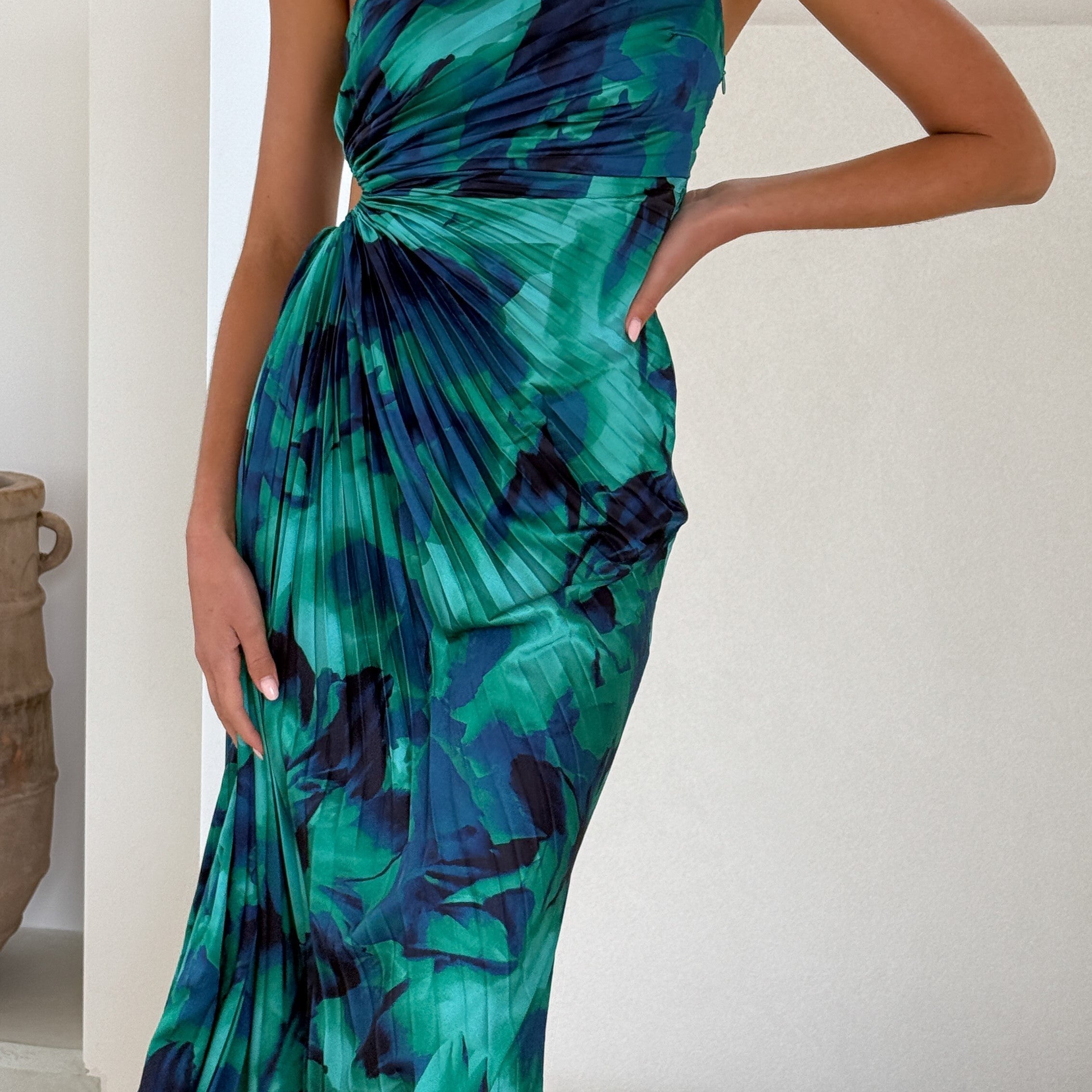 Sabina Maxi Decupaje – Rochie Maxi cu Decupaje Asimetrice